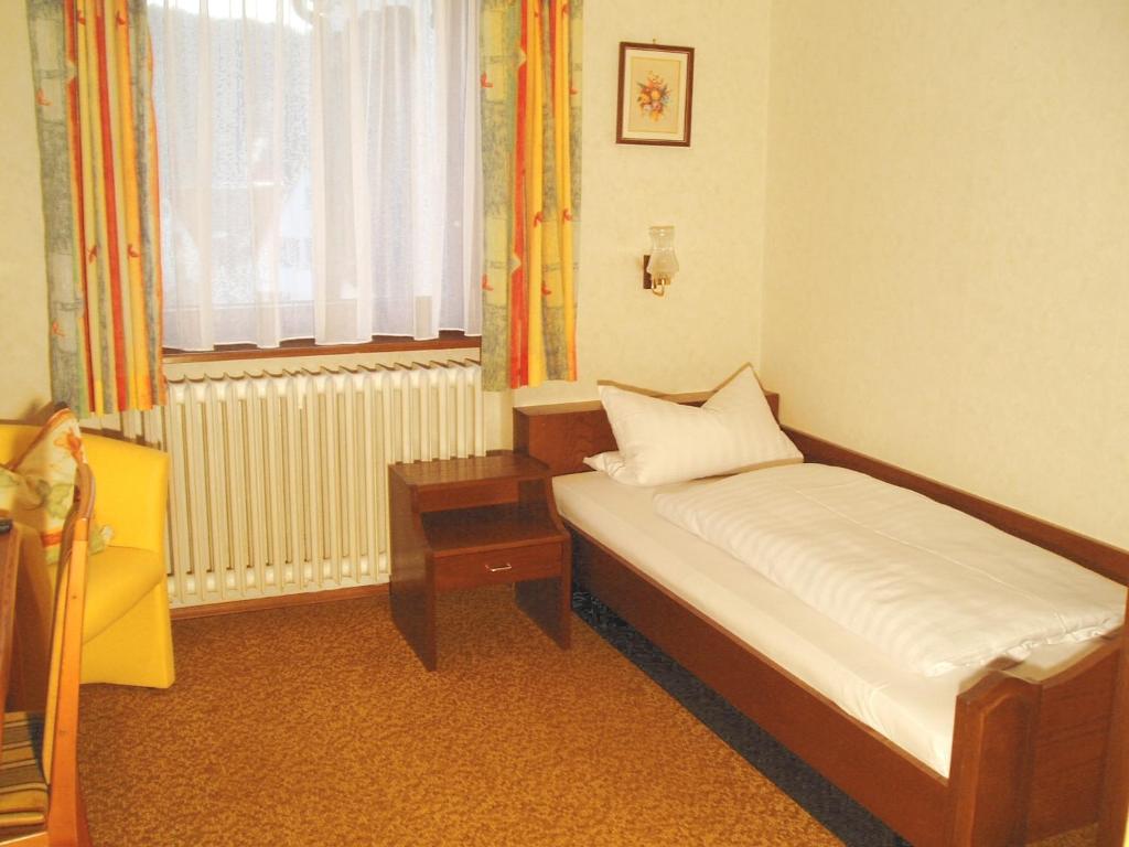 Schwarzwaldhotel / Wolfach Pokoj fotografie